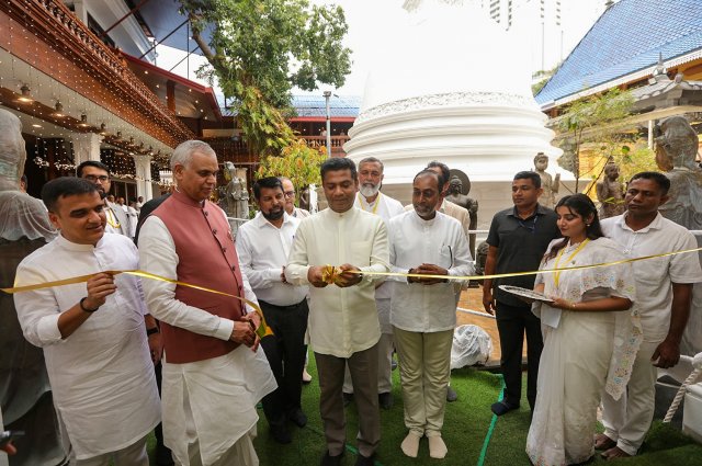 දෙව්නි මෝරි ශ්‍රී සර්වඥ ධාතූන් වහන්සේ ප්‍රදර්ශනය