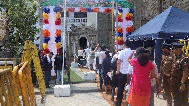 දෙව්නි මෝරි ශ්‍රී සර්වඥ ධාතූන් වහන්සේ ප්‍රදර්ශනය