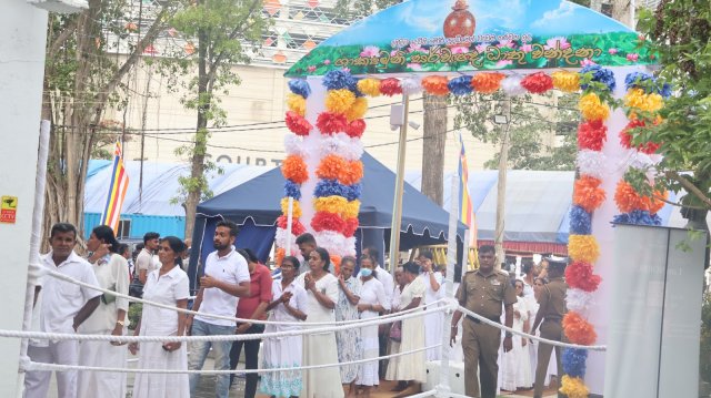 දෙව්නි මෝරි ශ්‍රී සර්වඥ ධාතූන් වහන්සේ ප්‍රදර්ශනය