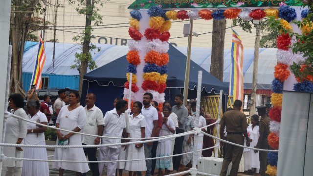දෙව්නි මෝරි ශ්‍රී සර්වඥ ධාතූන් වහන්සේ ප්‍රදර්ශනය