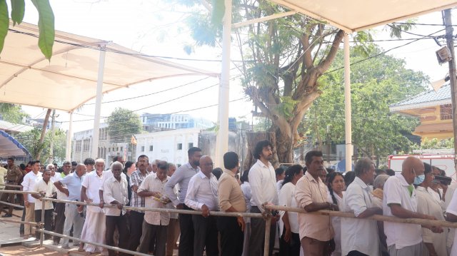 දෙව්නි මෝරි ශ්‍රී සර්වඥ ධාතූන් වහන්සේ ප්‍රදර්ශනය