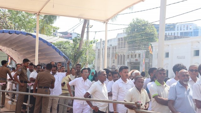 දෙව්නි මෝරි ශ්‍රී සර්වඥ ධාතූන් වහන්සේ ප්‍රදර්ශනය