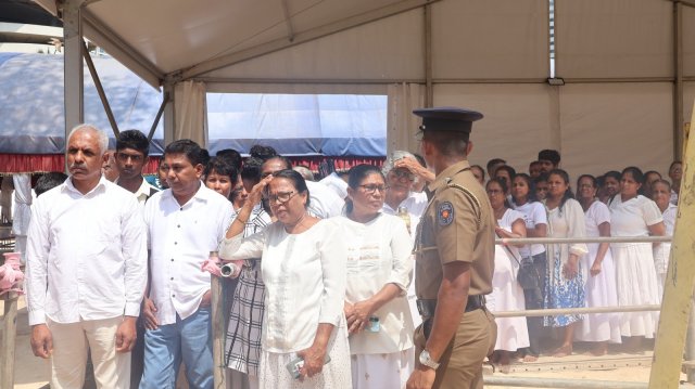 දෙව්නි මෝරි ශ්‍රී සර්වඥ ධාතූන් වහන්සේ ප්‍රදර්ශනය