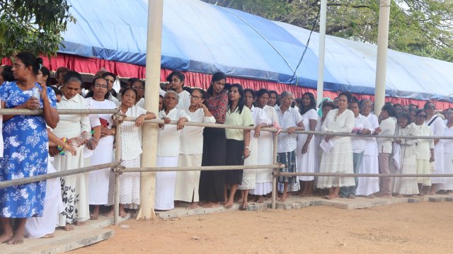 දෙව්නි මෝරි ශ්‍රී සර්වඥ ධාතූන් වහන්සේ ප්‍රදර්ශනය