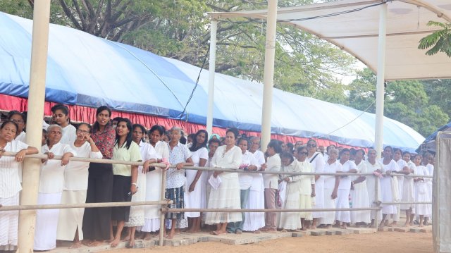 දෙව්නි මෝරි ශ්‍රී සර්වඥ ධාතූන් වහන්සේ ප්‍රදර්ශනය