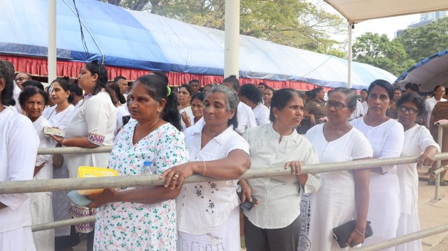 දෙව්නි මෝරි ශ්‍රී සර්වඥ ධාතූන් වහන්සේ ප්‍රදර්ශනය