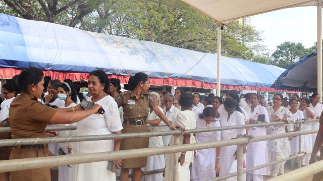 දෙව්නි මෝරි ශ්‍රී සර්වඥ ධාතූන් වහන්සේ ප්‍රදර්ශනය