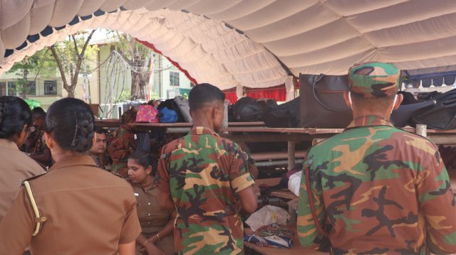 දෙව්නි මෝරි ශ්‍රී සර්වඥ ධාතූන් වහන්සේ ප්‍රදර්ශනය