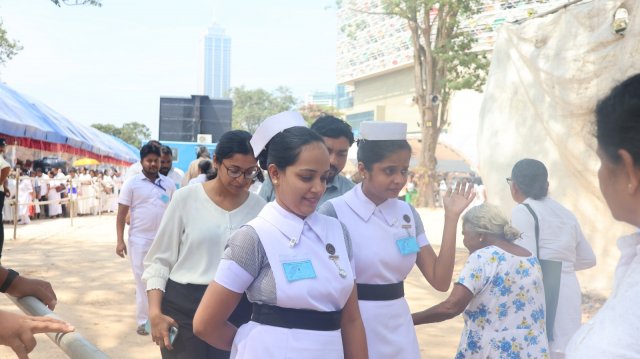 දෙව්නි මෝරි ශ්‍රී සර්වඥ ධාතූන් වහන්සේ ප්‍රදර්ශනය