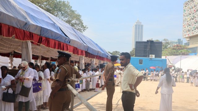 දෙව්නි මෝරි ශ්‍රී සර්වඥ ධාතූන් වහන්සේ ප්‍රදර්ශනය