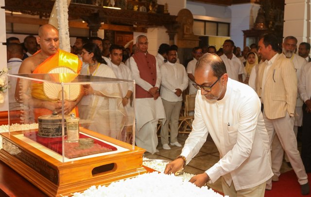 දෙව්නි මෝරි ශ්‍රී සර්වඥ ධාතූන් වහන්සේ ප්‍රදර්ශනය
