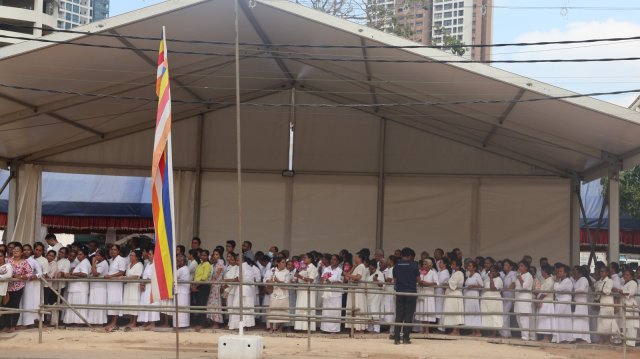 දෙව්නි මෝරි ශ්‍රී සර්වඥ ධාතූන් වහන්සේ ප්‍රදර්ශනය