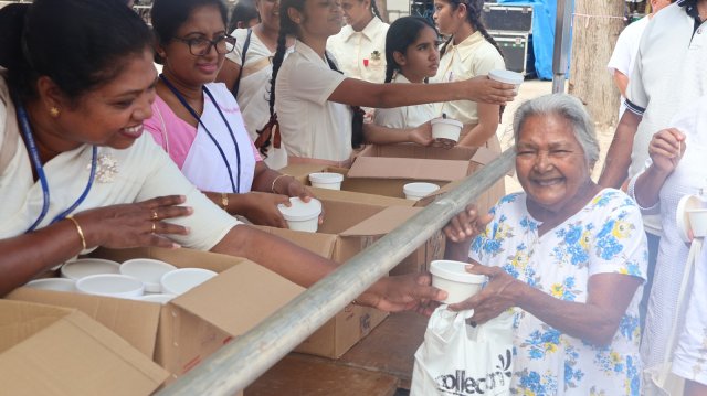 දෙව්නි මෝරි ශ්‍රී සර්වඥ ධාතූන් වහන්සේ ප්‍රදර්ශනය